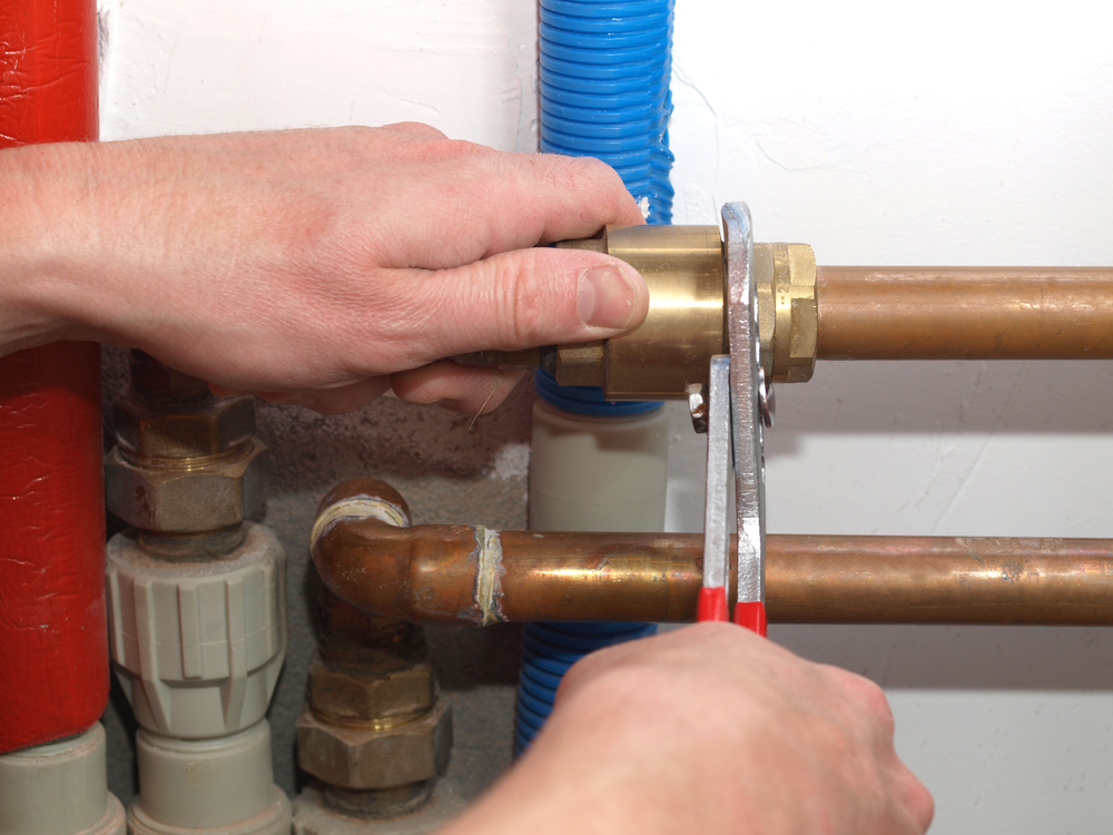 Steps to Effectively Fix Leaking Water Pipes At Home